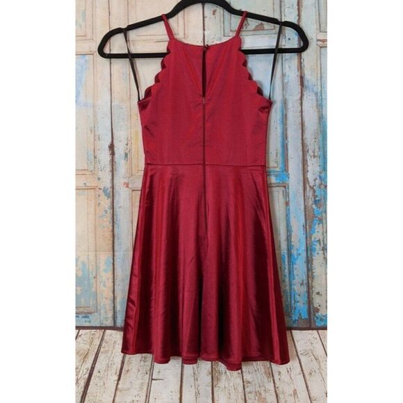 By & By Womens Size 1 Red Sleeveless Scallop Edge Pleated Fit & Flare Dress - Picture 2 of 7
